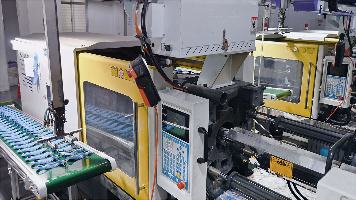 Automated tpu and nylon injection molding for arch support shells